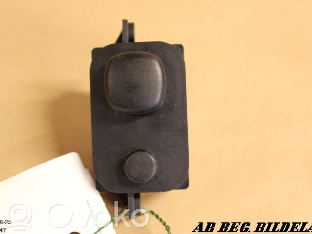 Wing mirror switch   4D0907703A