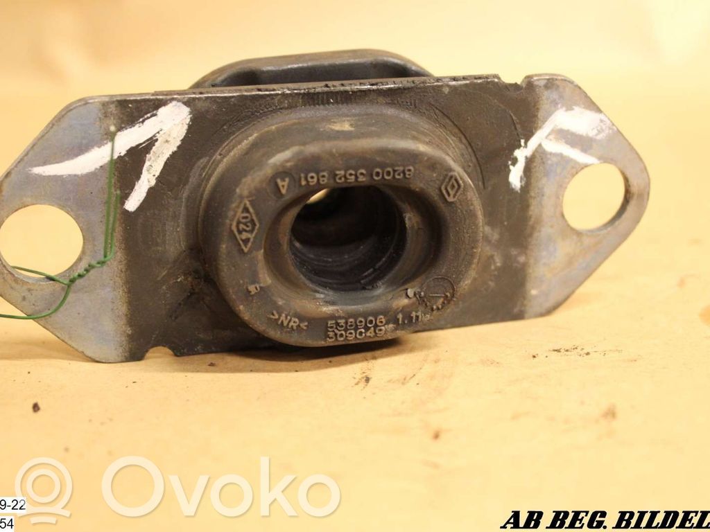 Renault Scenic II -  Grand scenic II Engine mounting bracket 