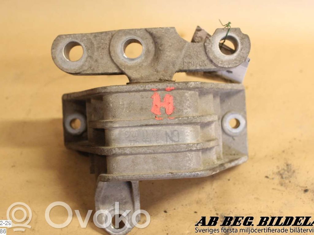 Opel Vectra C Engine mounting bracket 