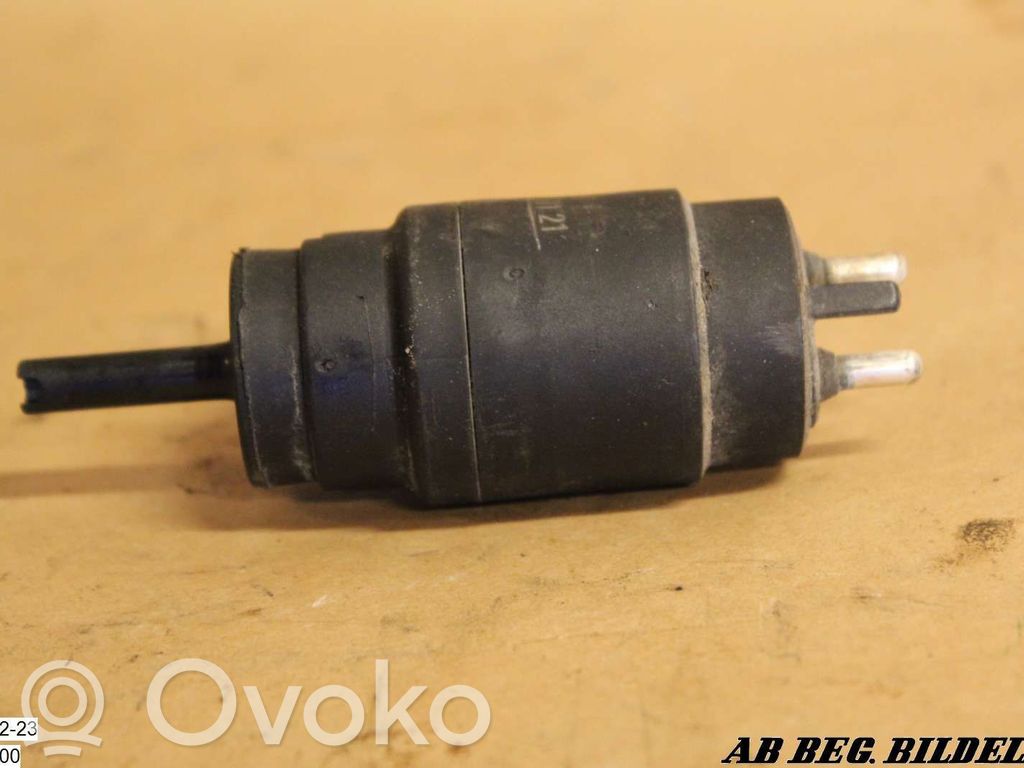 Mercedes-Benz E W124 Windscreen/windshield washer pump 