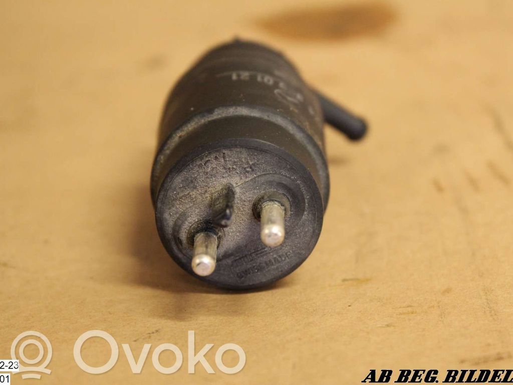 Mercedes-Benz E W124 Windscreen/windshield washer pump 