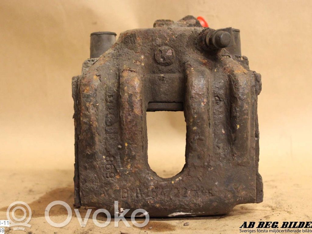 Front brake caliper