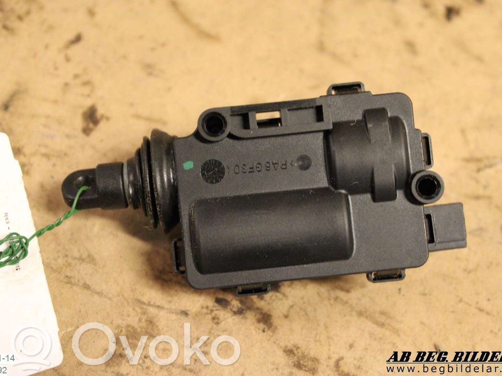 Loading door lock   13118786,705472