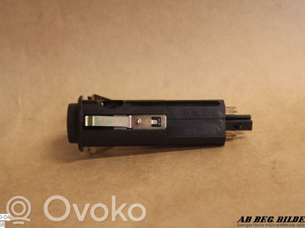 Hazard light switch   4109526