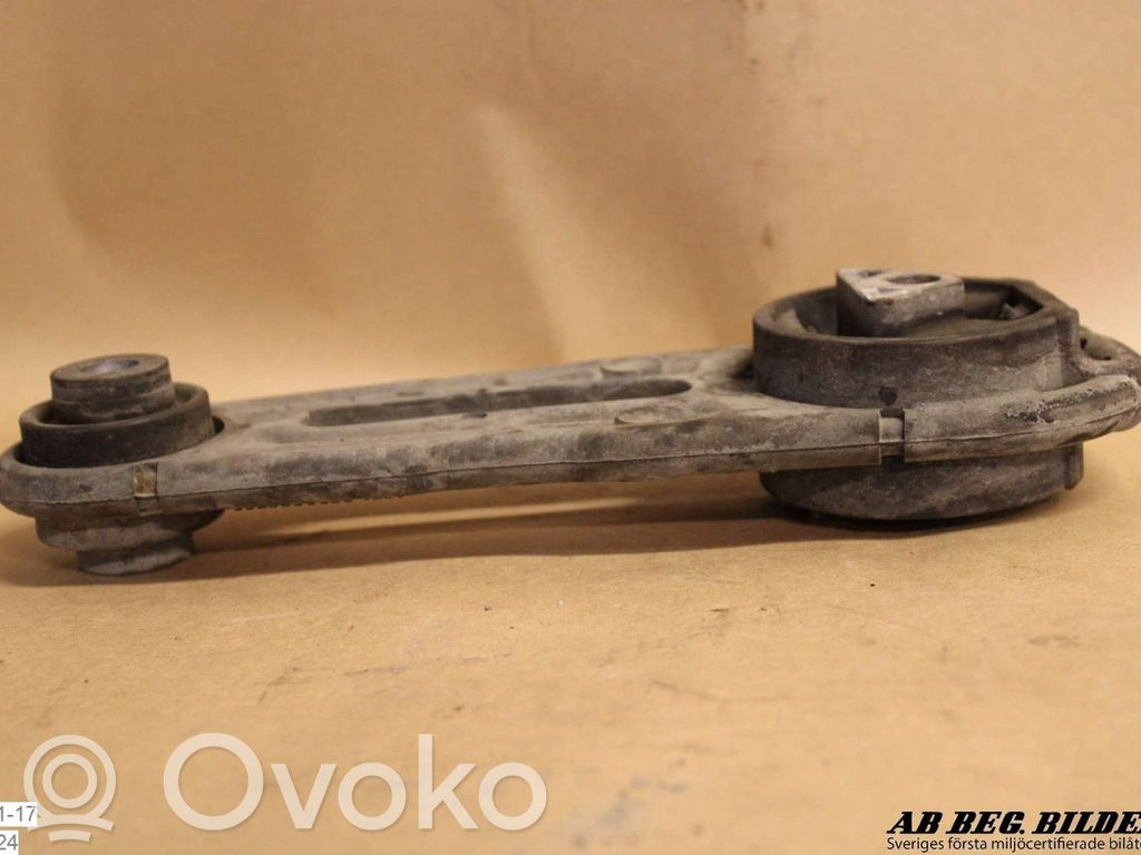 Engine mounting bracket   8200575641