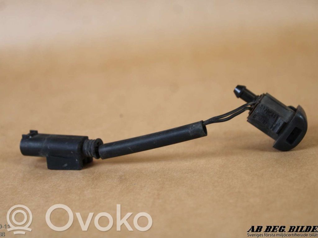 Windshield washer spray nozzle