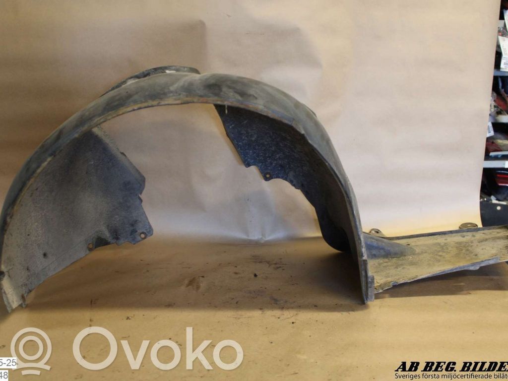 Front wheel arch liner splash guards