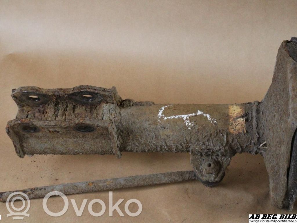 Toyota Corolla E120 E130 Priekšpusē amortizators ar atsperi 