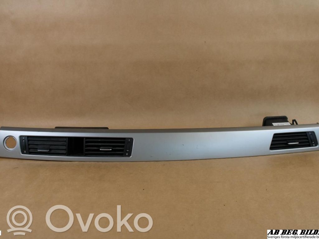 BMW 3 E90 E91 Centrinės oro grotelės 