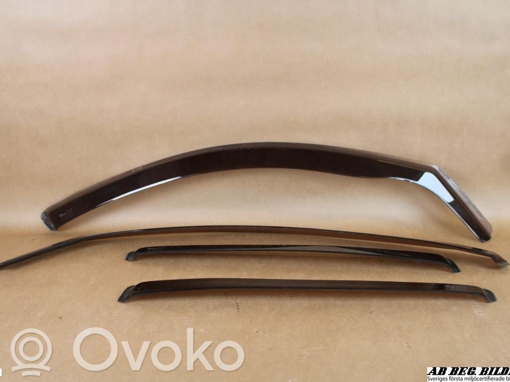 Front door wind deflector