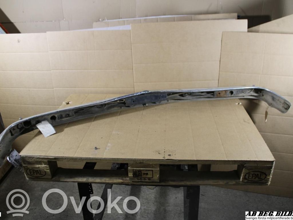 Mercedes-Benz COMPAKT W115 Zderzak przedni 