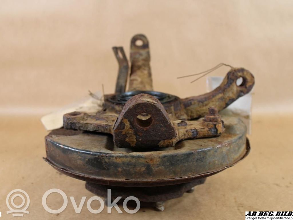 Mazda B2600 Zwrotnica koła przedniego 
