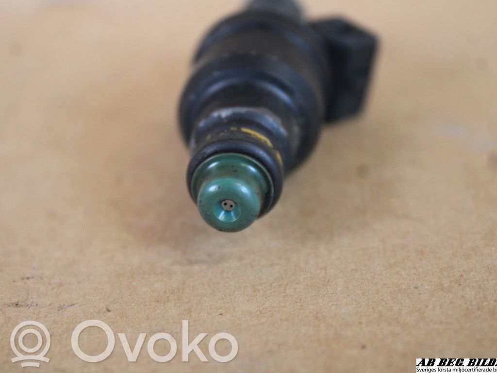 Volkswagen PASSAT B5 Inyector de combustible 
