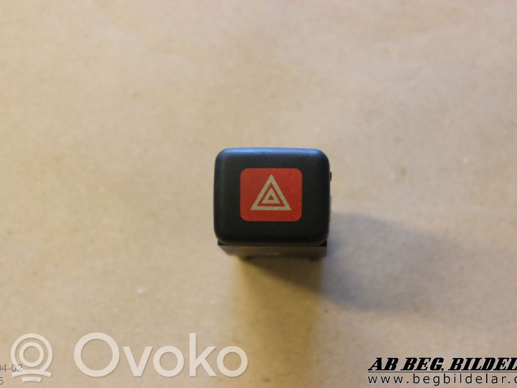 Mitsubishi Carisma Interrupteur feux de détresse