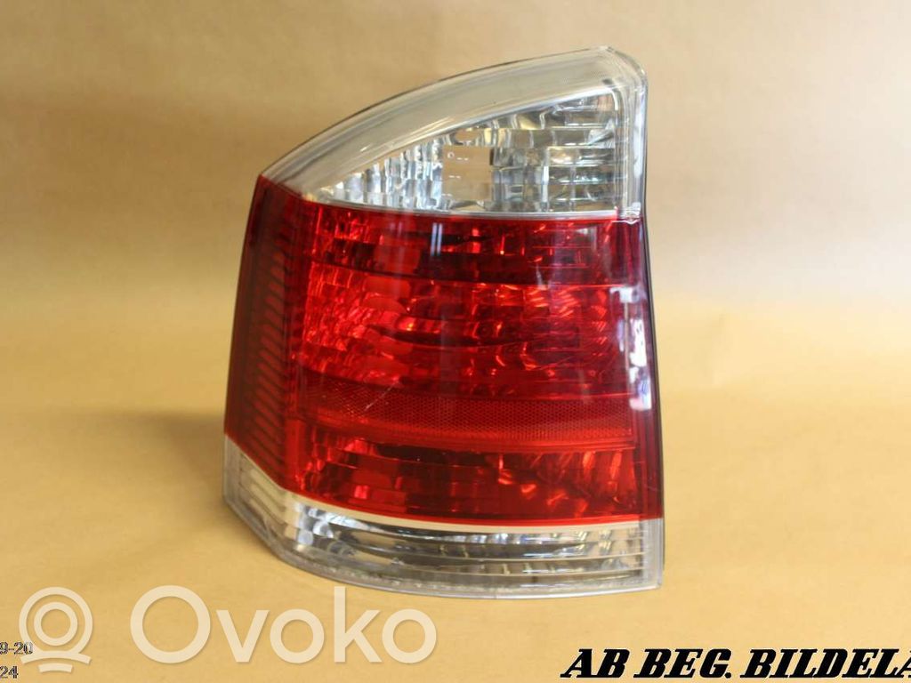 Opel Vectra C Aizmugurējais lukturis virsbūvē 
