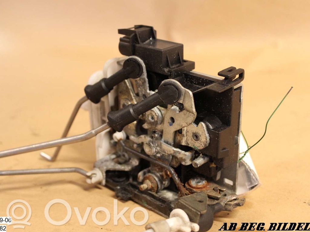 Audi A8 S8 D2 4D Etuoven lukko 