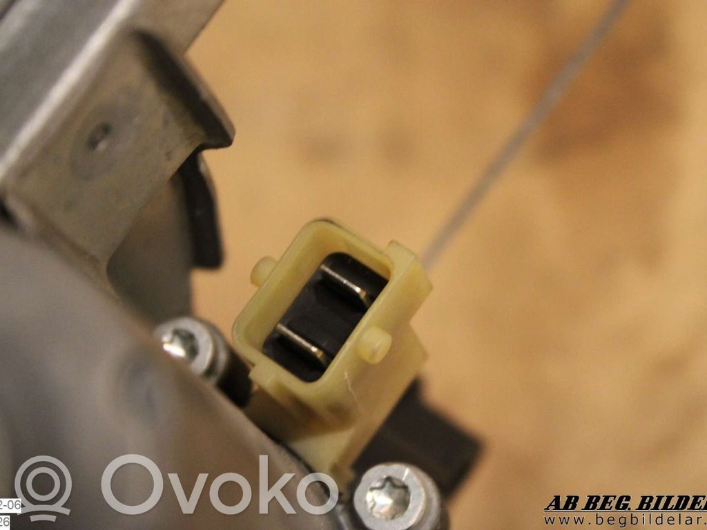 Saab 9-5 Priekšpusē elektriskais loga pacelšanas mehānisms bez motoriņa