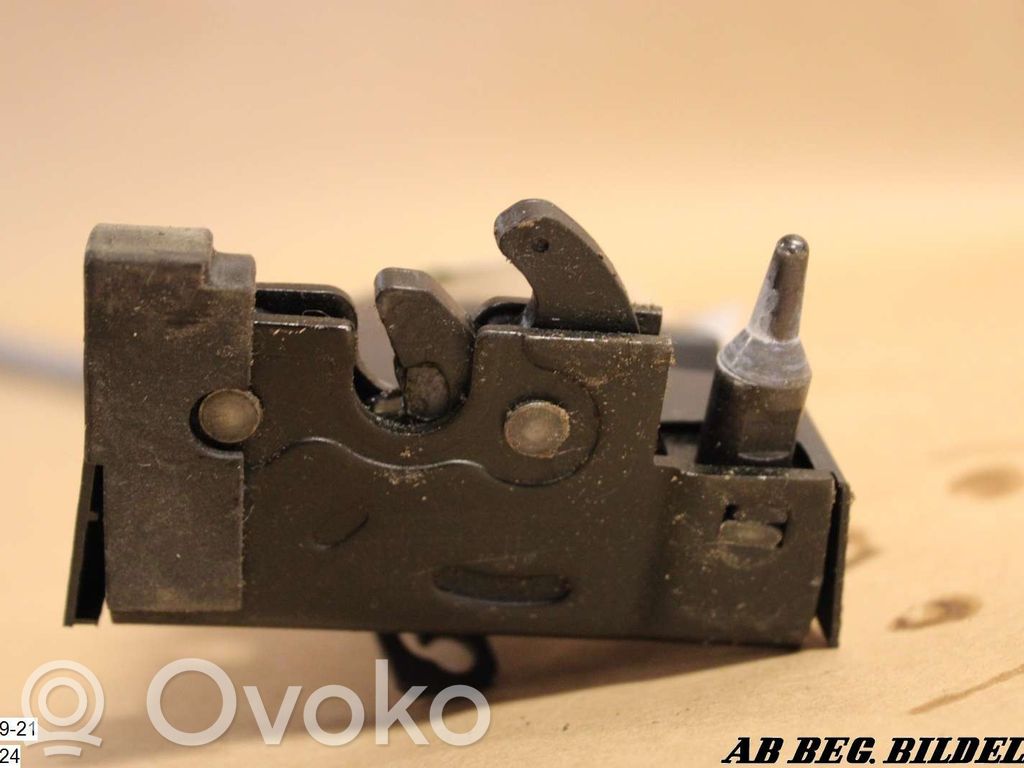 Opel Vivaro Spyna galinio dangčio 