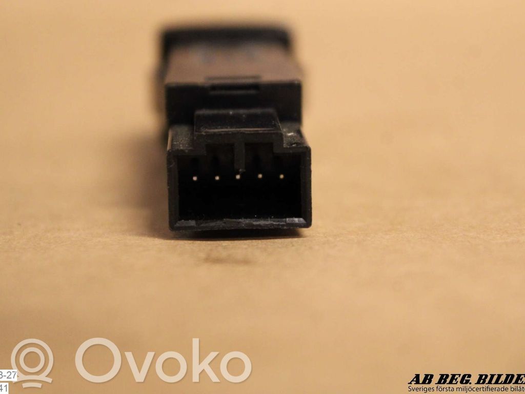 Volvo V50 Przycisk świateł awaryjnych 