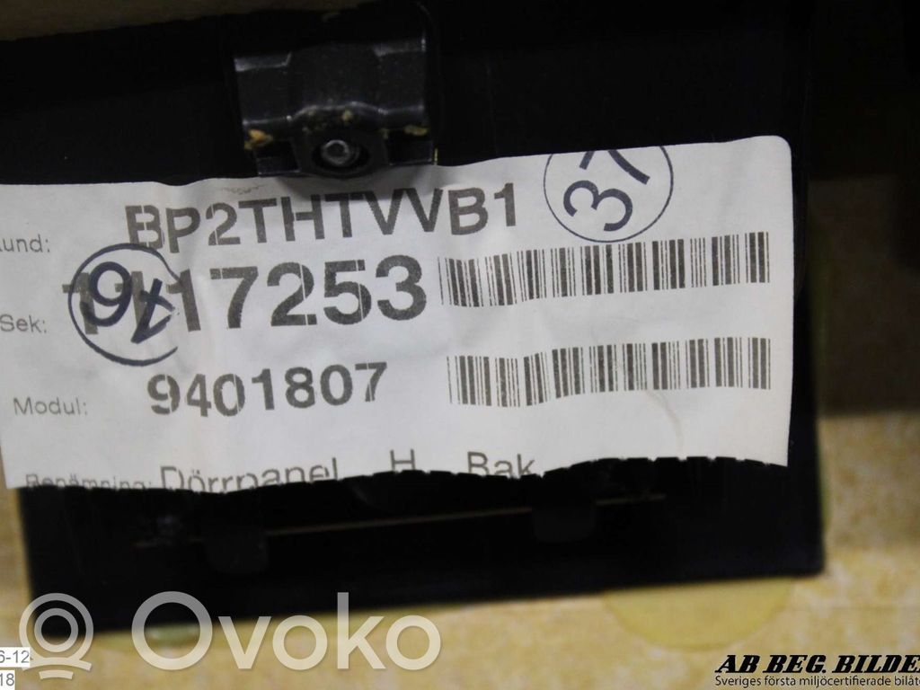 Volvo V70 Priekšējo durvju apdare
