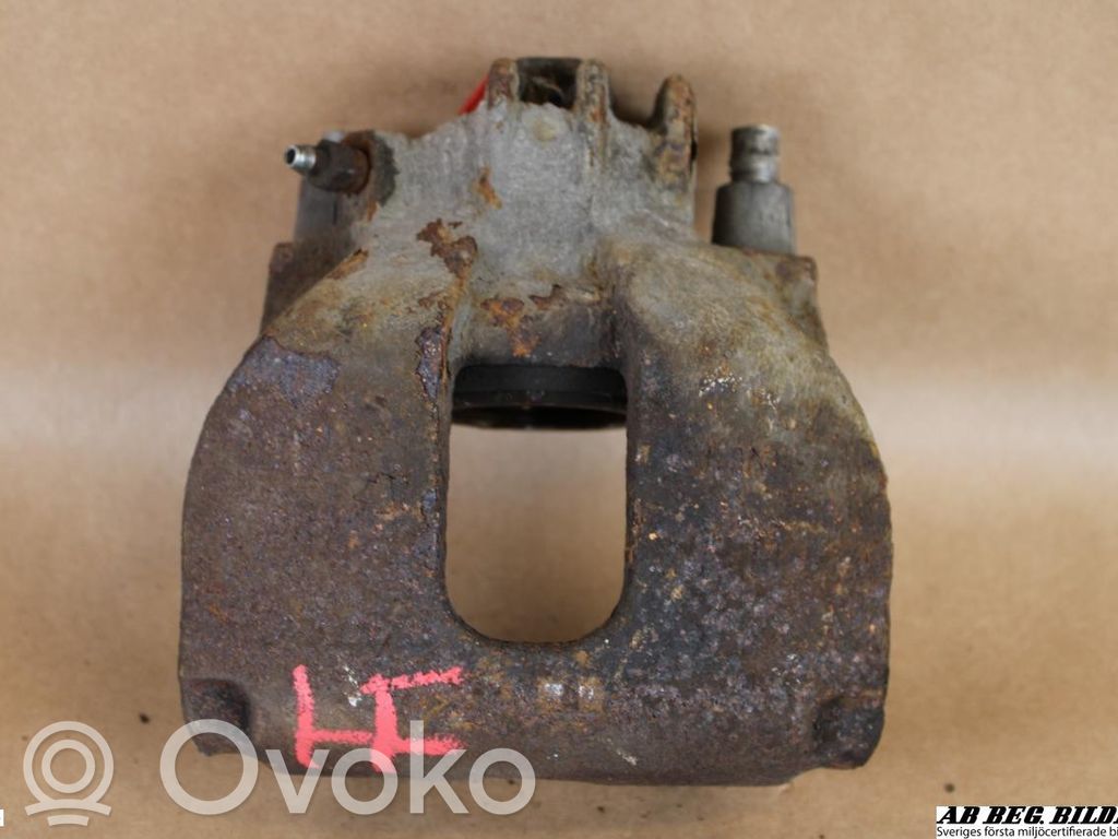 Volvo V70 Zacisk hamulcowy przedni 
