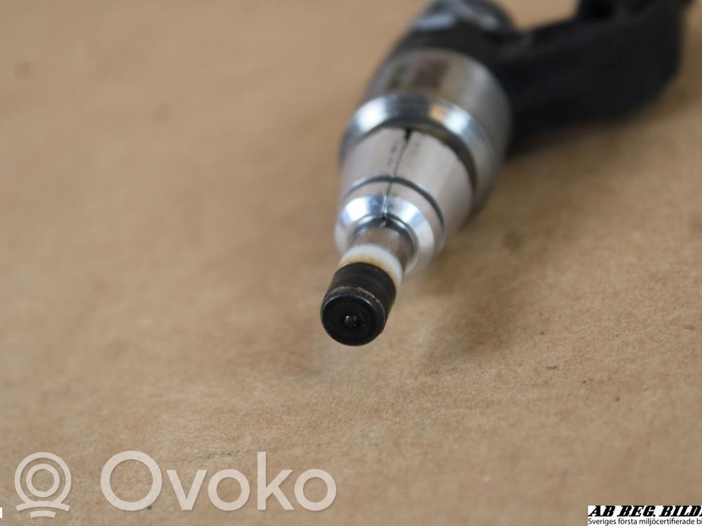 Volkswagen PASSAT B6 Wtryskiwacz paliwa