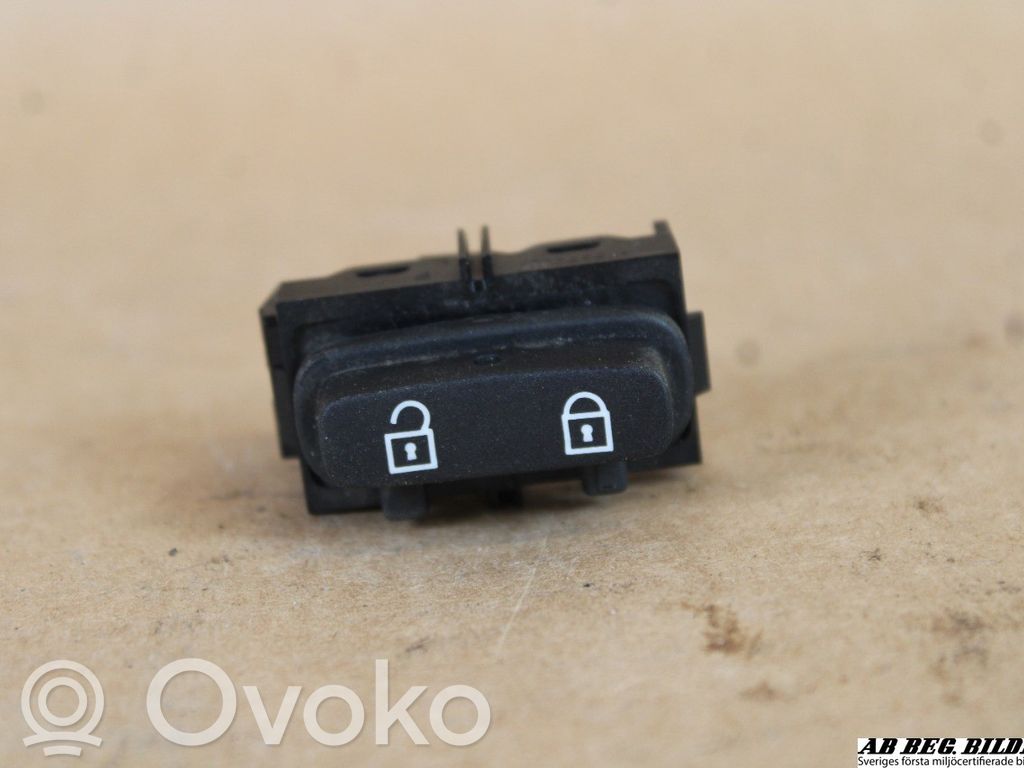 Volvo V70 Przycisk centralnego zamka 