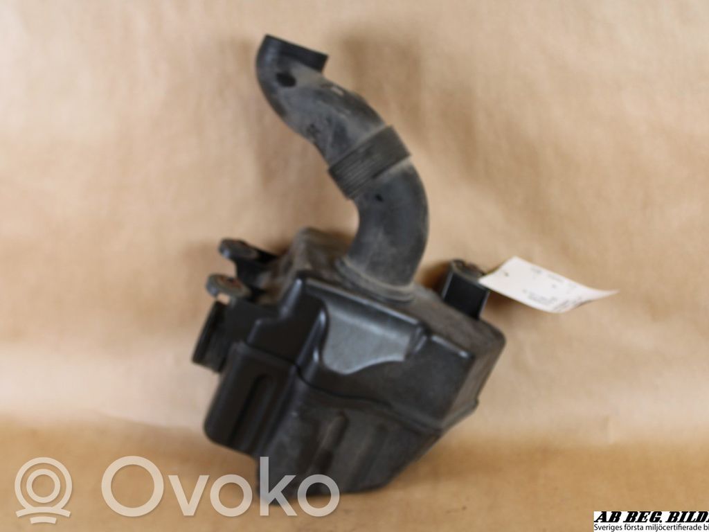 Volkswagen Golf V Air filter box