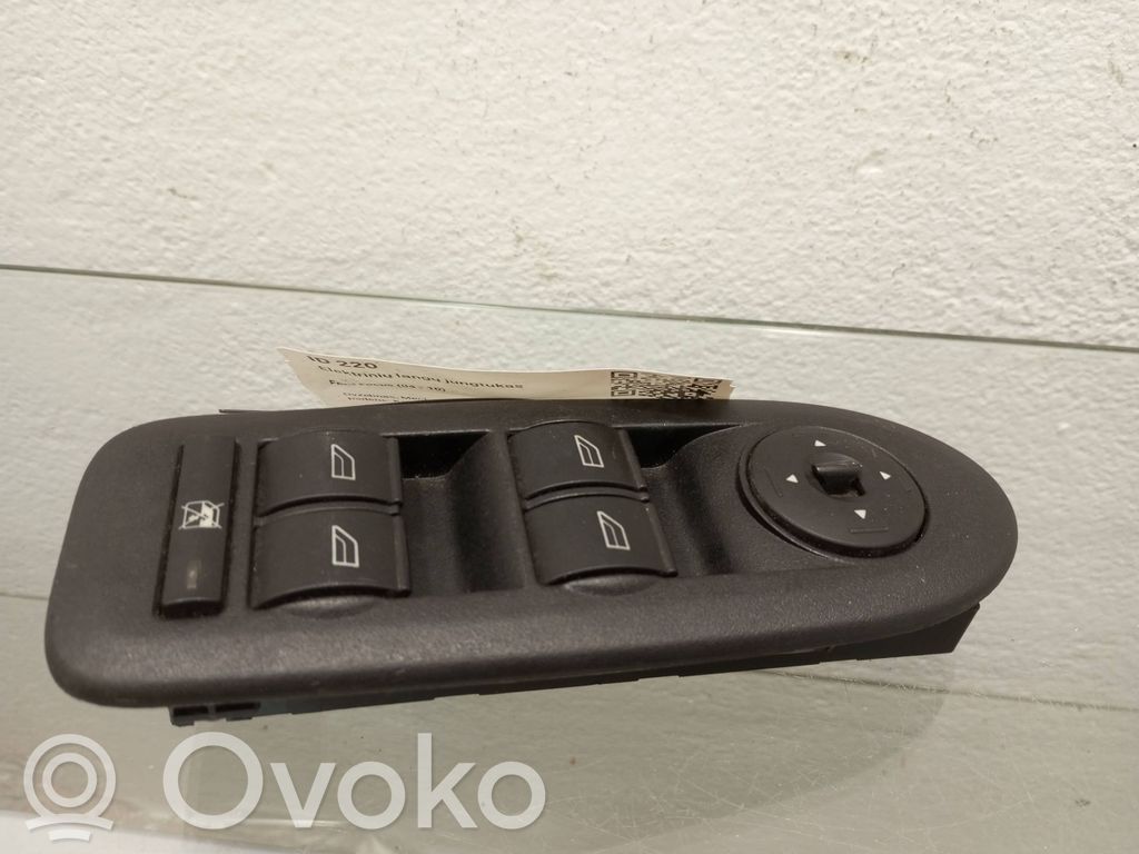 Ford C-MAX I Electric window control switch 