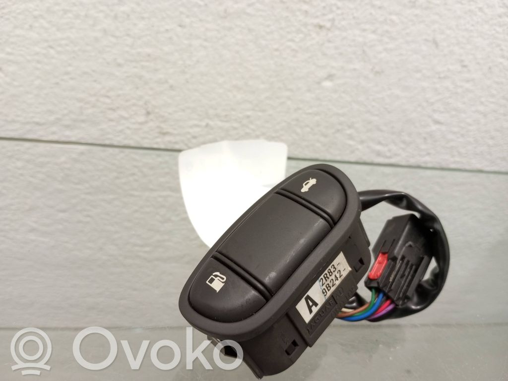 Jaguar S-Type Fuel tank opening switch 