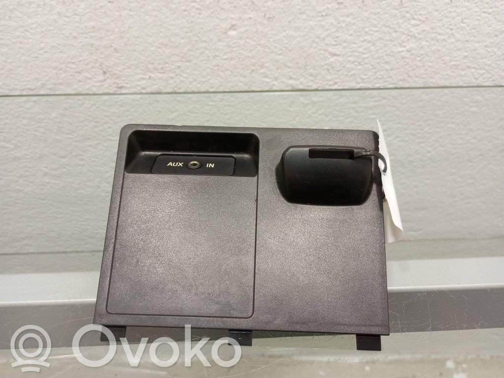 BMW X5 E70 AUX in-socket connector 