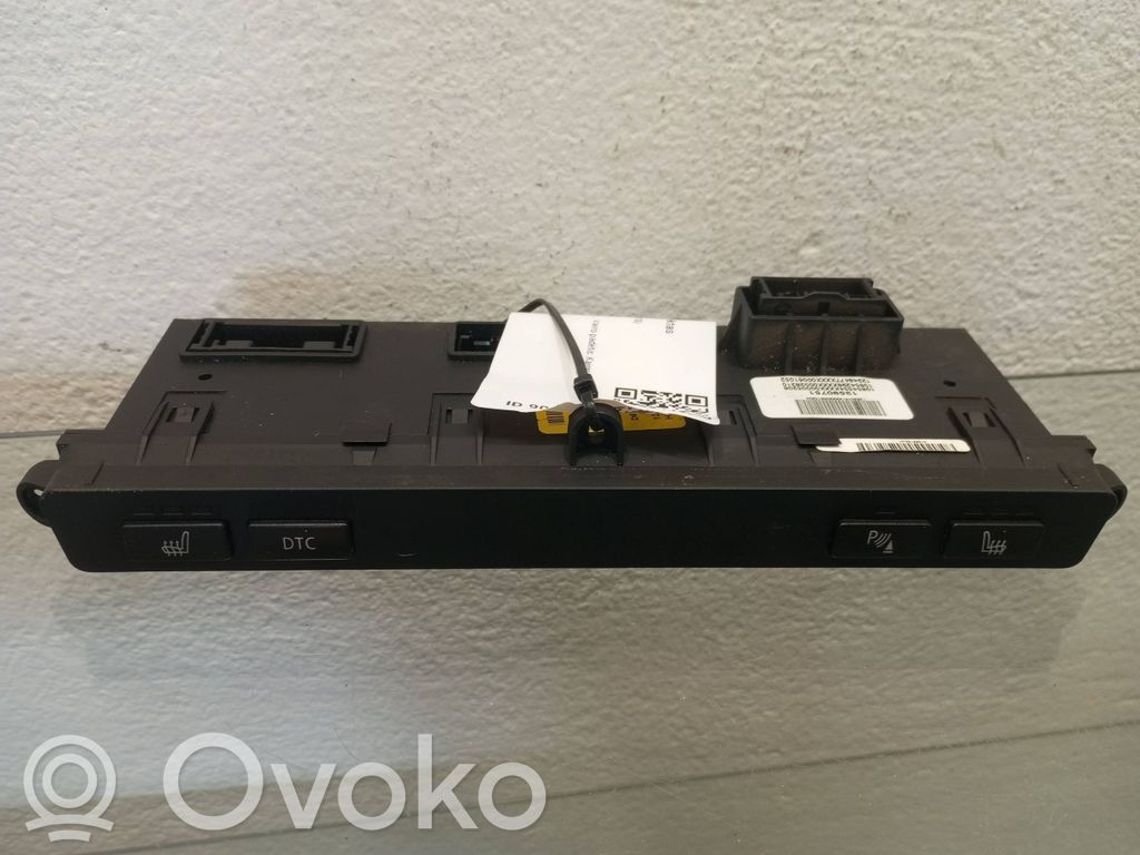 Seat heating switch   6988878,13590751,610924