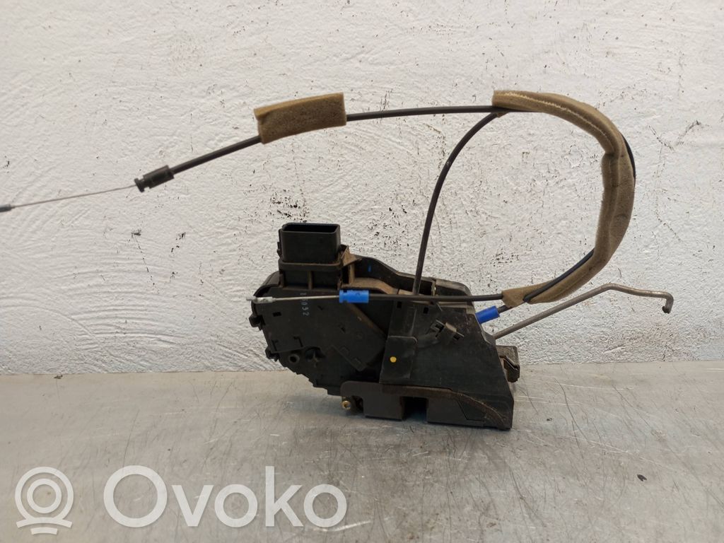 Mazda 5 Priekšpusē slēdzene 