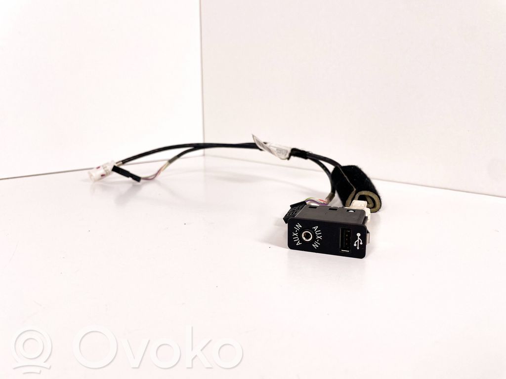 Câble adaptateur AUX   9237653,3D076117,9187009,61129187009,84109237653,9231763