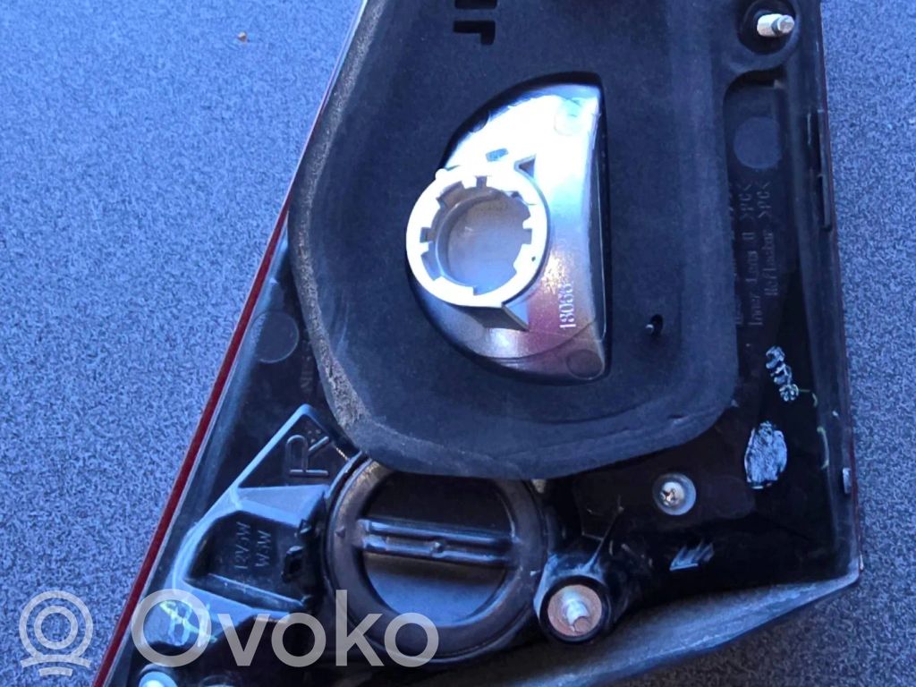 Nissan Pulsar Galinis žibintas dangtyje 