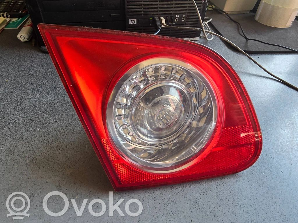 Volkswagen PASSAT B6 Lampy tylnej klapy bagażnika 