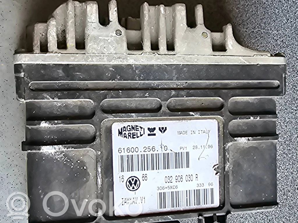 Volkswagen Golf III Engine control unit/module 