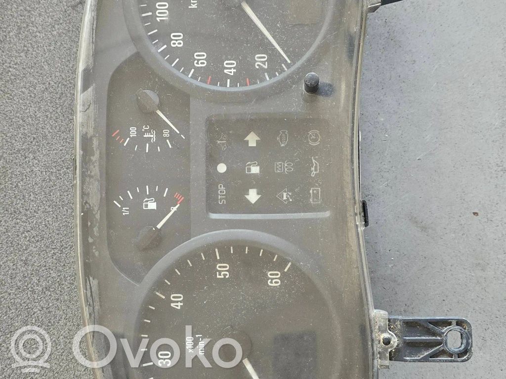 Opel Vivaro Speedometer (instrument cluster) 