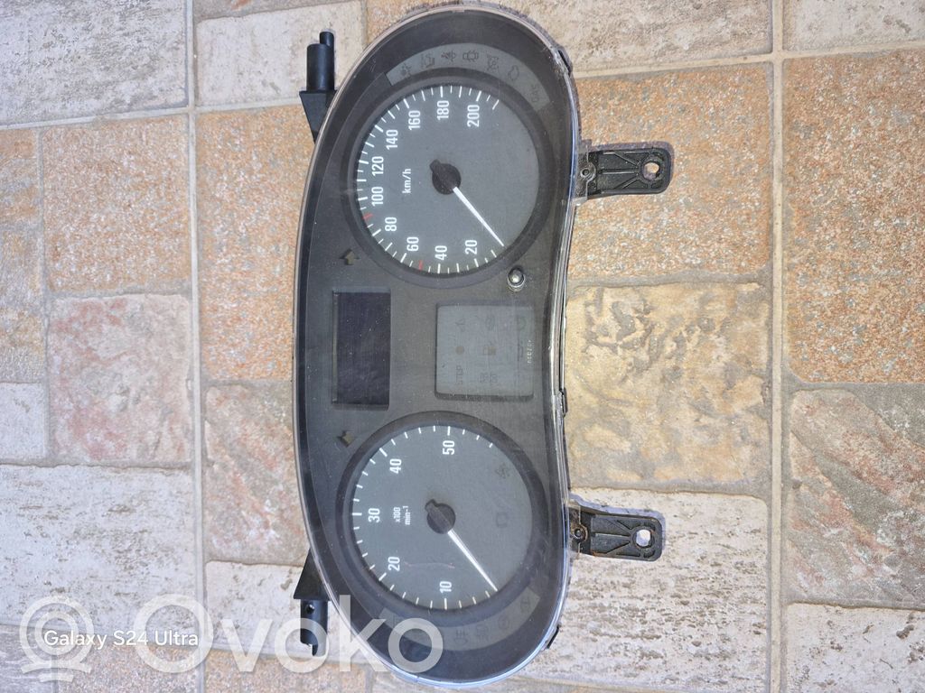 Opel Vivaro Speedometer (instrument cluster) 
