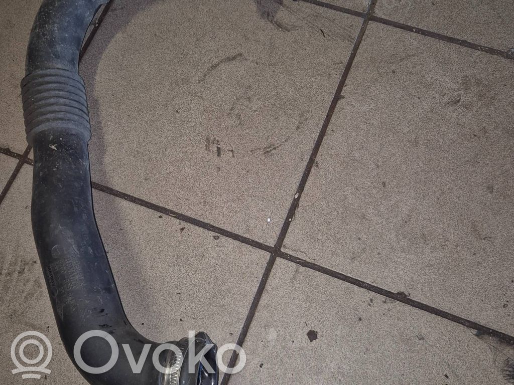 Opel Vivaro Intercooler pipe mounting bracket 