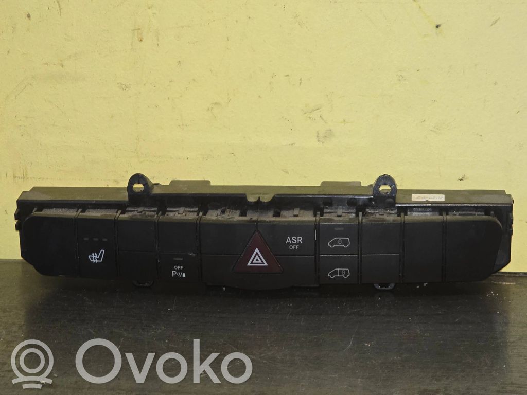 Mercedes-Benz Sprinter W906 Przycisk świateł awaryjnych 