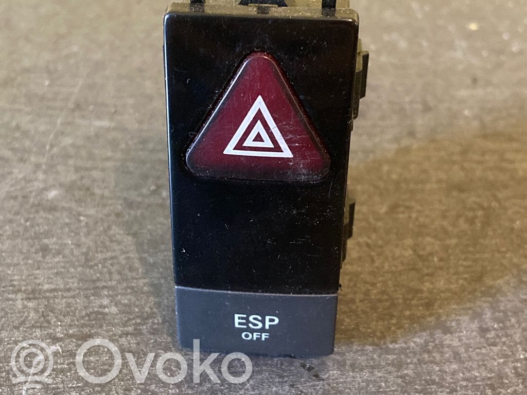 Mercedes-Benz C W204 Botón interruptor de luz de peligro 