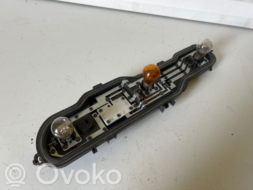 Dacia Dokker Takavalon polttimon suojan pidike 