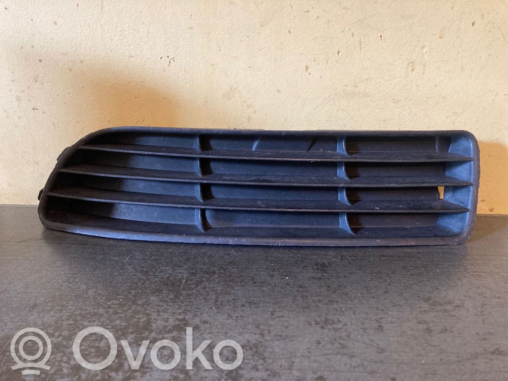 Audi A4 S4 B5 8D Front bumper lower grill 