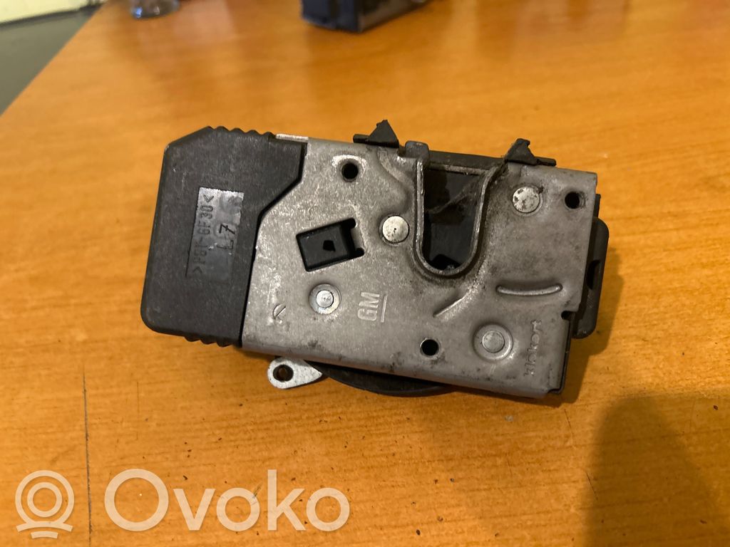 Opel Vivaro Takaoven lukko 
