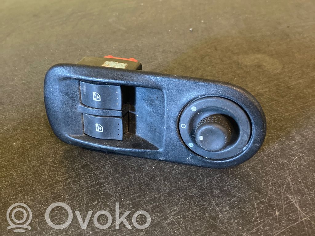 Renault Trafic II (X83) Electric window control switch 
