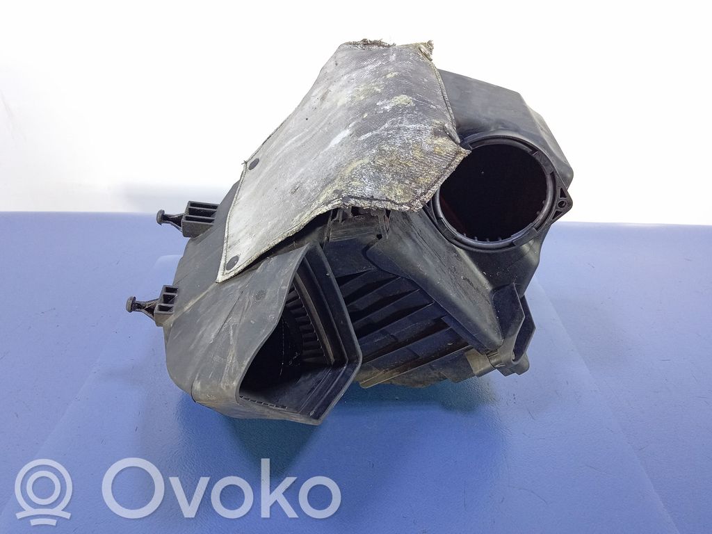 Volkswagen Phaeton Air filter box 