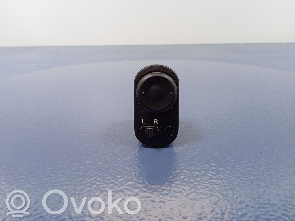 Mirror heating switch
