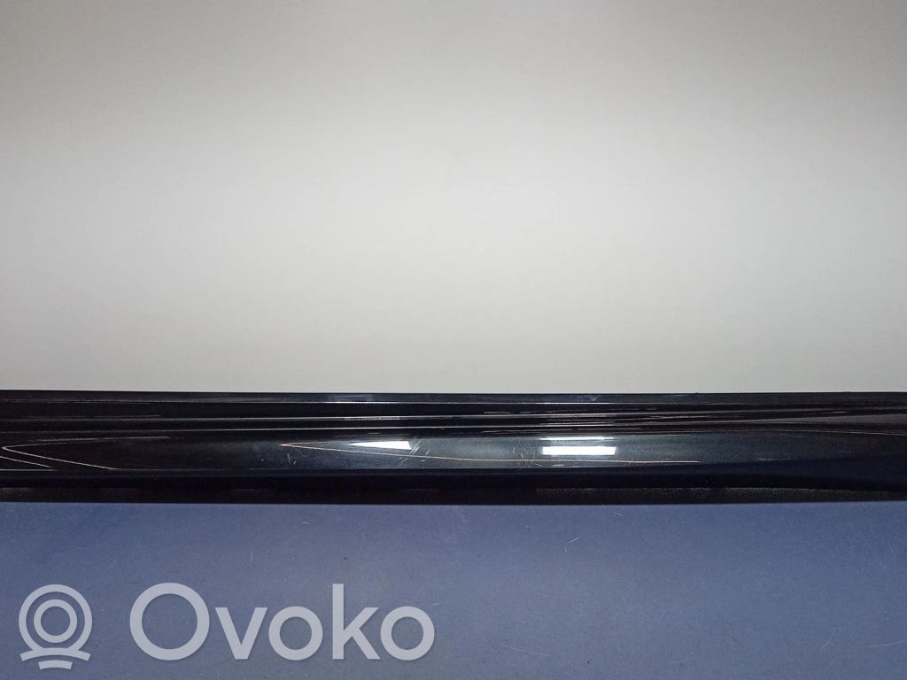 BMW X5 G05 Rivestimento vano piedi laterale 