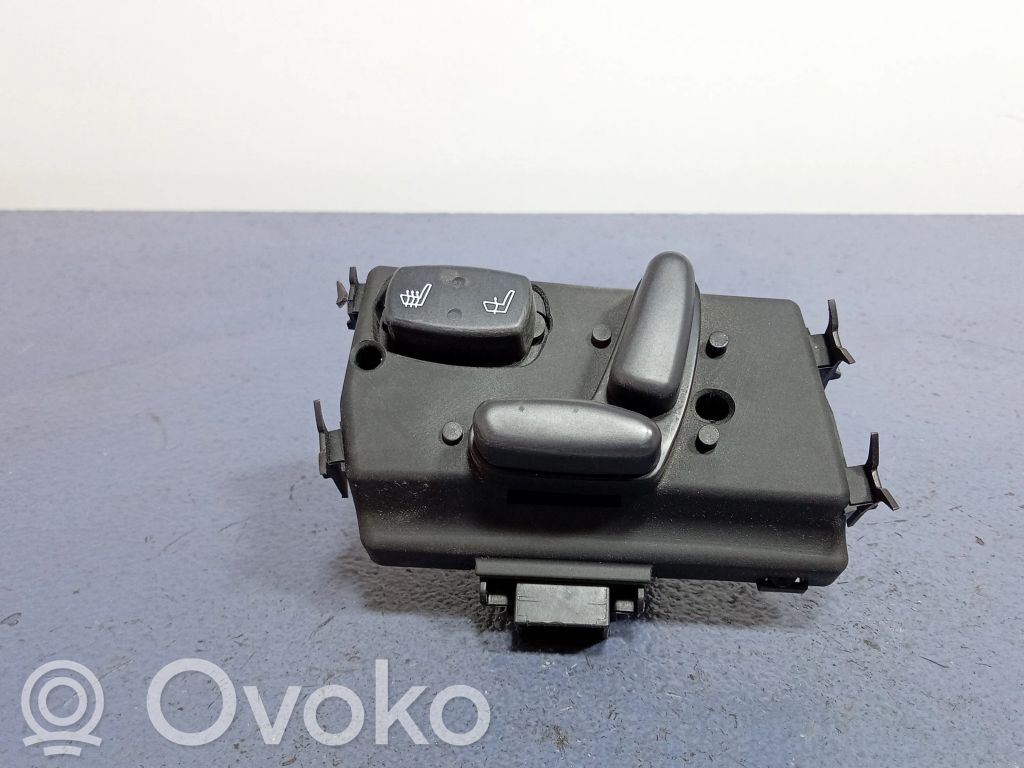 Chrysler Pacifica Seat heating switch 